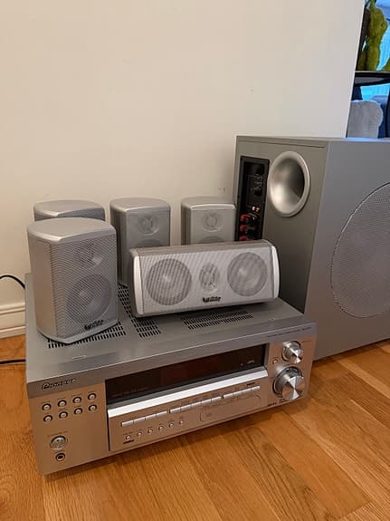 Komplett 5.1 hemmabiosystem – Pioneer receiver + Infinity högtalare + subwoofer