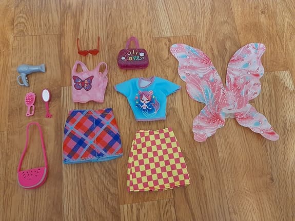 Barbie dockor set med kläder och tillbehör
