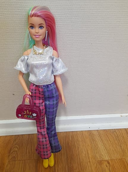 Barbie dockor set med kläder och tillbehör