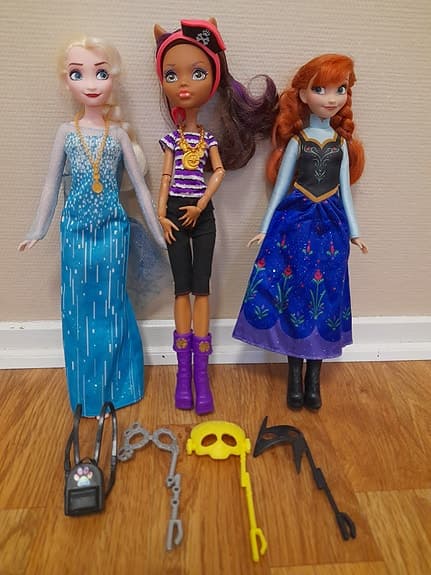 Dockor Elsa Anna Monster High med tillbehör