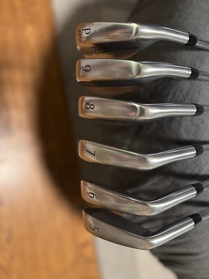 Titleist T250 AMT Black järnset 5-PW Stiff 4G