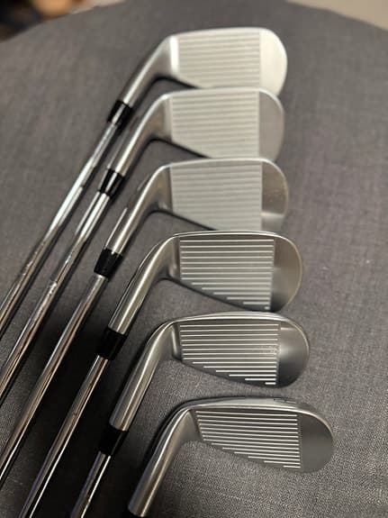 Titleist T250 AMT Black järnset 5-PW Stiff 4G