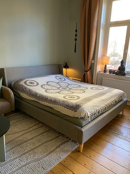 Jysk sängram med IKEA madrasser