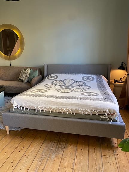 Jysk sängram med IKEA madrasser