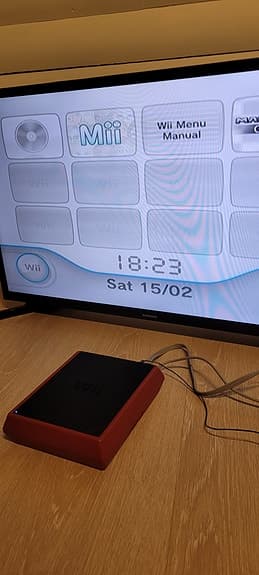 Nintendo Wii Mini – Komplett konsol med tillbehör – Röd/Svart – Fungerar perfekt