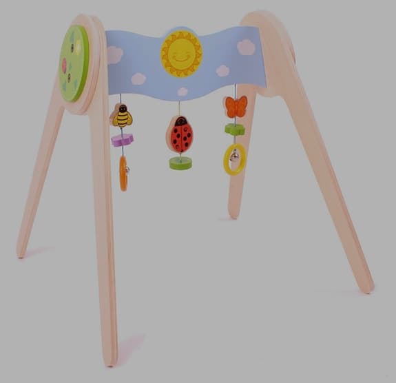 Bigjigs babygym i trä med en skinande sol och färgglada hängen