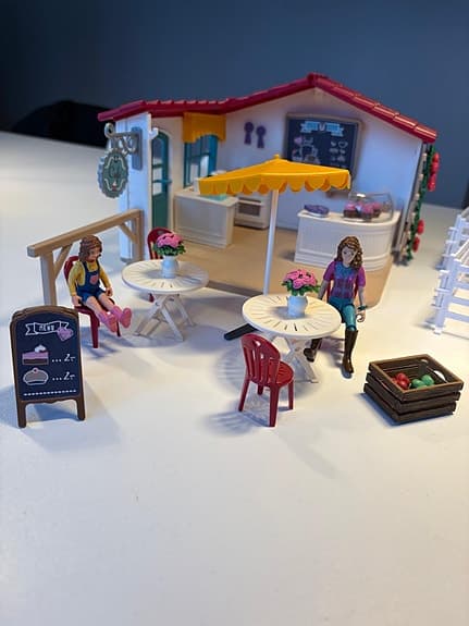 Schleich mm. leksaksset hästcafé med figur och häst