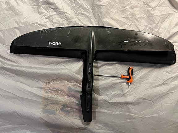 F-One Sk8 850 foil frontvinge