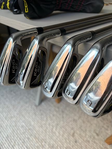 Cobra King SZ järnklubbor golfset med Recoil ESX skaft, lite flex.