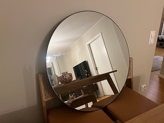 Rund spegel med svart ram 80 cm i diameter
