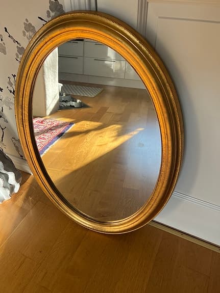 Oval guld spegel