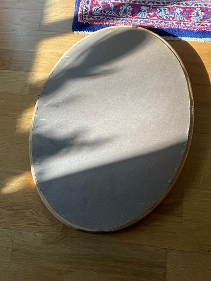 Oval guld spegel
