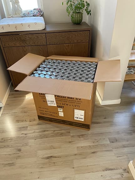 36 träningsmattor i EVA-skum. 12 mm tjocka. Varje matta är 60 cm x 60 cm