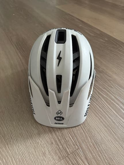 Bell Sixer Fasthouse cykelhjälm vit svart MIPS i storlek S