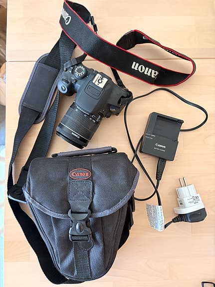 Canon EOS 700D digital systemkamera svart med 18–55mm objektiv