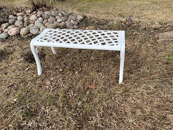 Parkbänk i gjuten aluminium