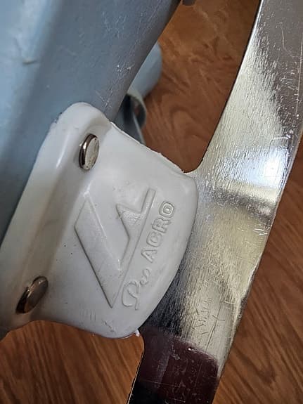 Ett par klassiska CCM Tyke i storlek 26–27. Den ultimata skridskon för barn!