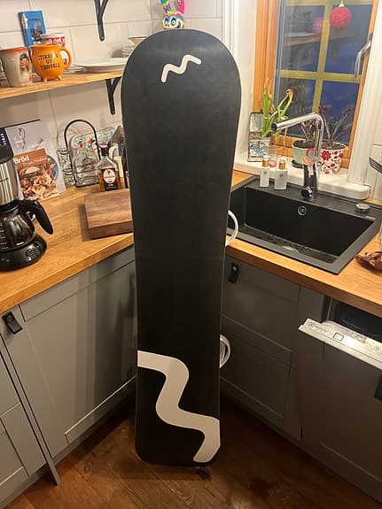 Snowboard 157cm Wide + bindningar – glasfiber, kolfiberlook