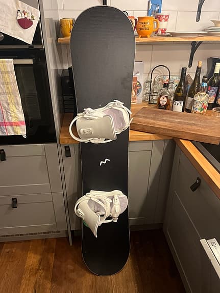 Snowboard 157cm Wide + bindningar – glasfiber, kolfiberlook