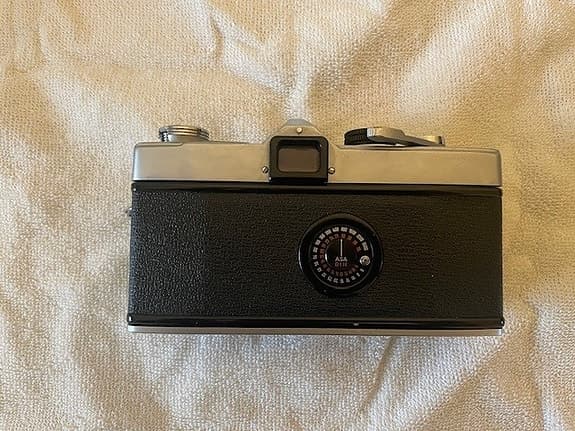 Minolta SR 7 med två objektiv och blixt
