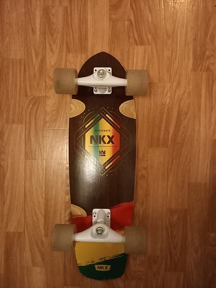 NKX surfskateboard flerfärgad undersida.