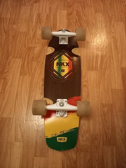 NKX surfskateboard flerfärgad undersida.
