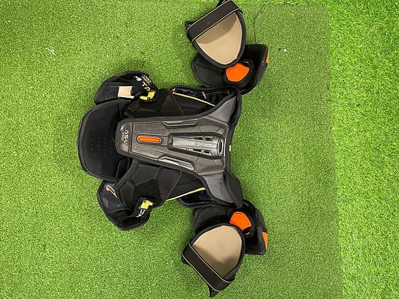 CCM tacks AS-V Pro junior medium