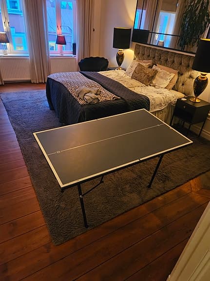 Hopfällbart pingisbord svart