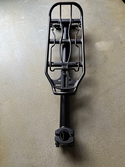 Cube sadelstolpspakethållare – passar 24–29” cyklar