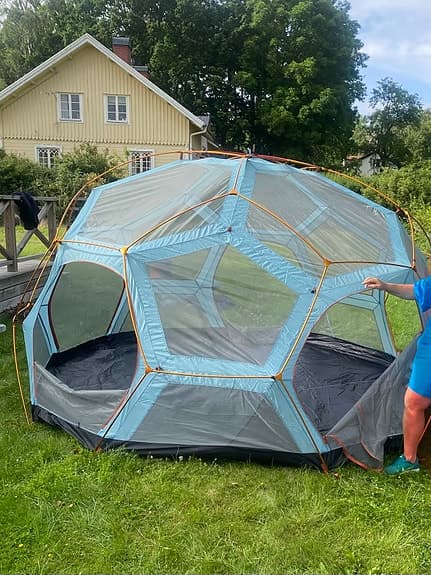 Kupoltält med ståhöjd plats för 8 personer!
