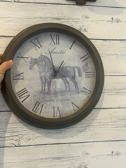 Väggklocka i vintage stil hästmotiv