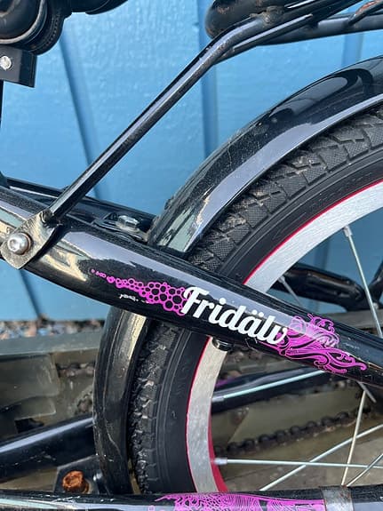 Fridälv crescent 16 tum barncykel svart rosa