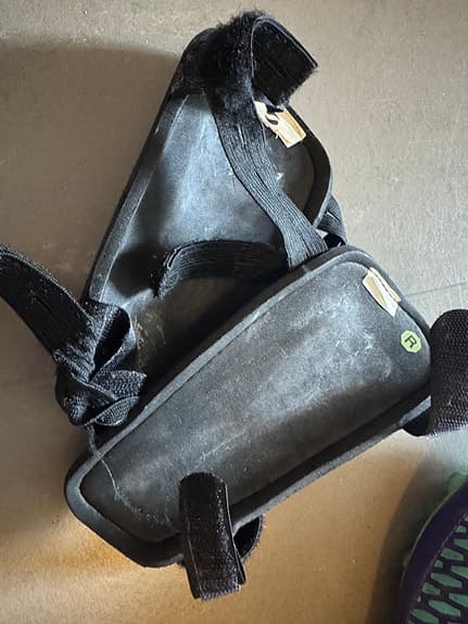 Nike fotbollsskor junior lila/grön strl 36,5 med SOC benskydd