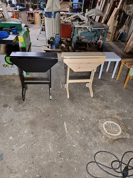 kryssbord,slagbord, sängbord, bänkar, pallar, mormorshylla