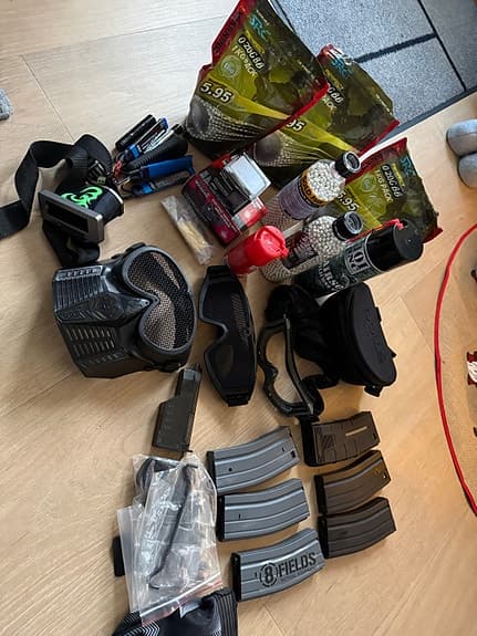 Airsoft Gun med många tillbehör