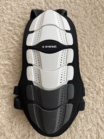 Everest ryggskydd XS, junior, svart & vitt