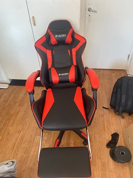 Oöppnad gaming stol