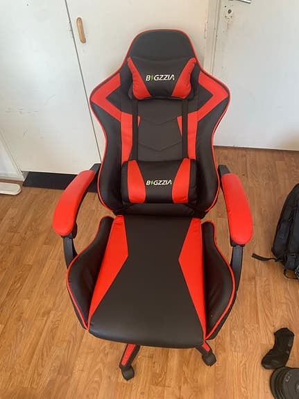 Oöppnad gaming stol