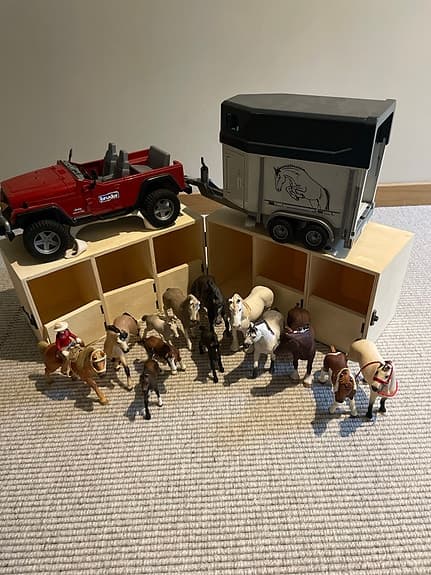 Schleich, 9 hästar och 4 hästföl