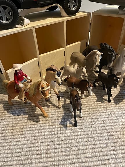 Schleich, 9 hästar och 4 hästföl