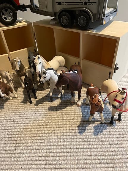 Schleich, 9 hästar och 4 hästföl