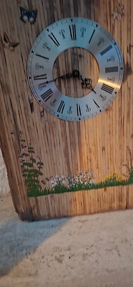 Väggklocka   av drivved