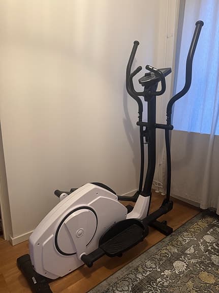 Crosstrainer med träningsdator svart/vit