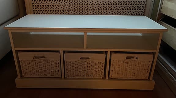 Jysk OURE vit sittbänk bänk hallmöbel med 3 förvaringskorgar rotting 95x35x45cm