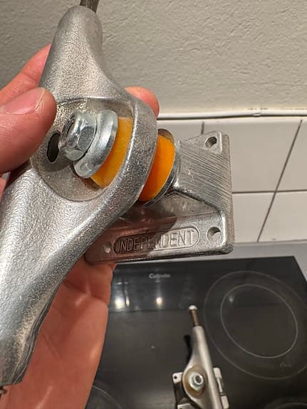 Independent skateboard-truckar silver