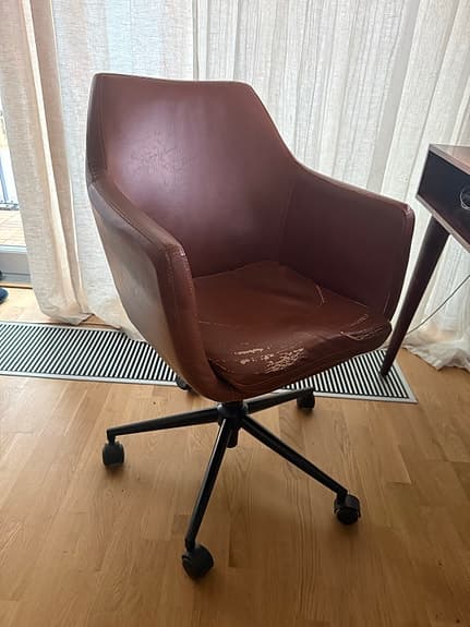 Kontorsstol i läder – stilren och bekväm