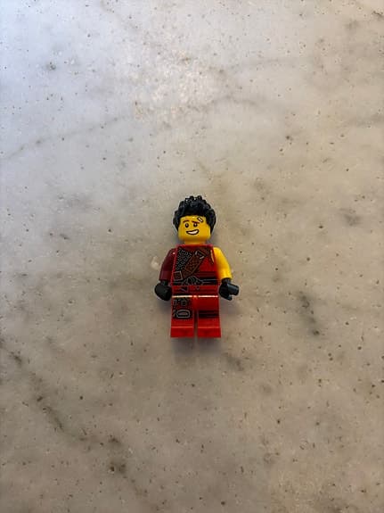 LEGO Ninjago minifigurer med vapen
