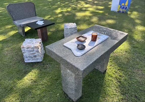granit soffa "UNIK" signerad