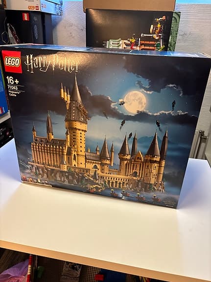 Oöppnat LEGO Harry Potter Hogwarts Castle byggset 71043