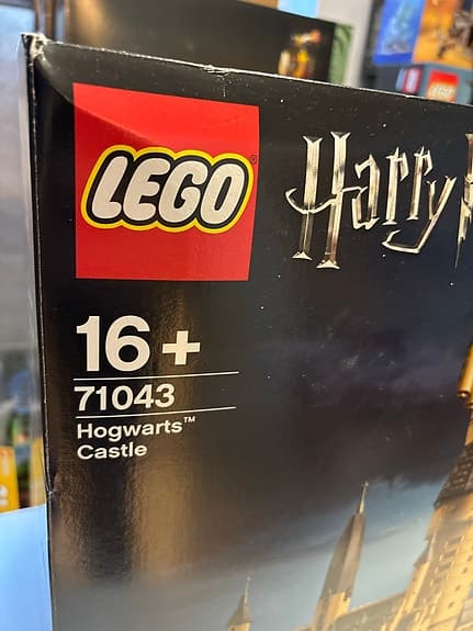 Oöppnat LEGO Harry Potter Hogwarts Castle byggset 71043